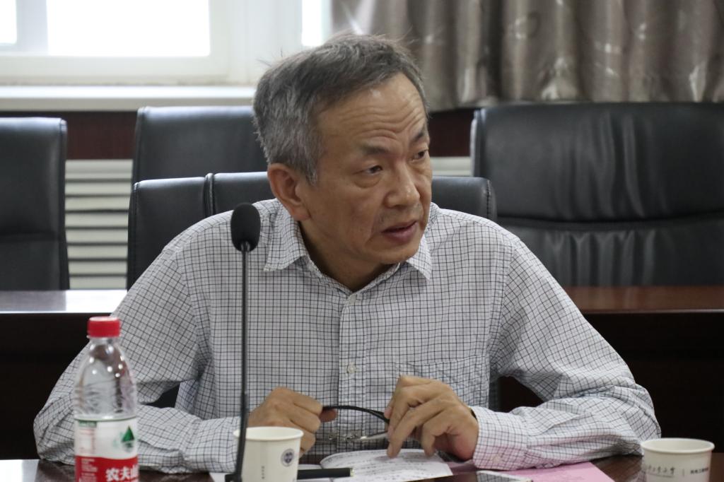 公司党委委员、副董事长刘卜参加公司党委理论学习中心组(扩大)会议